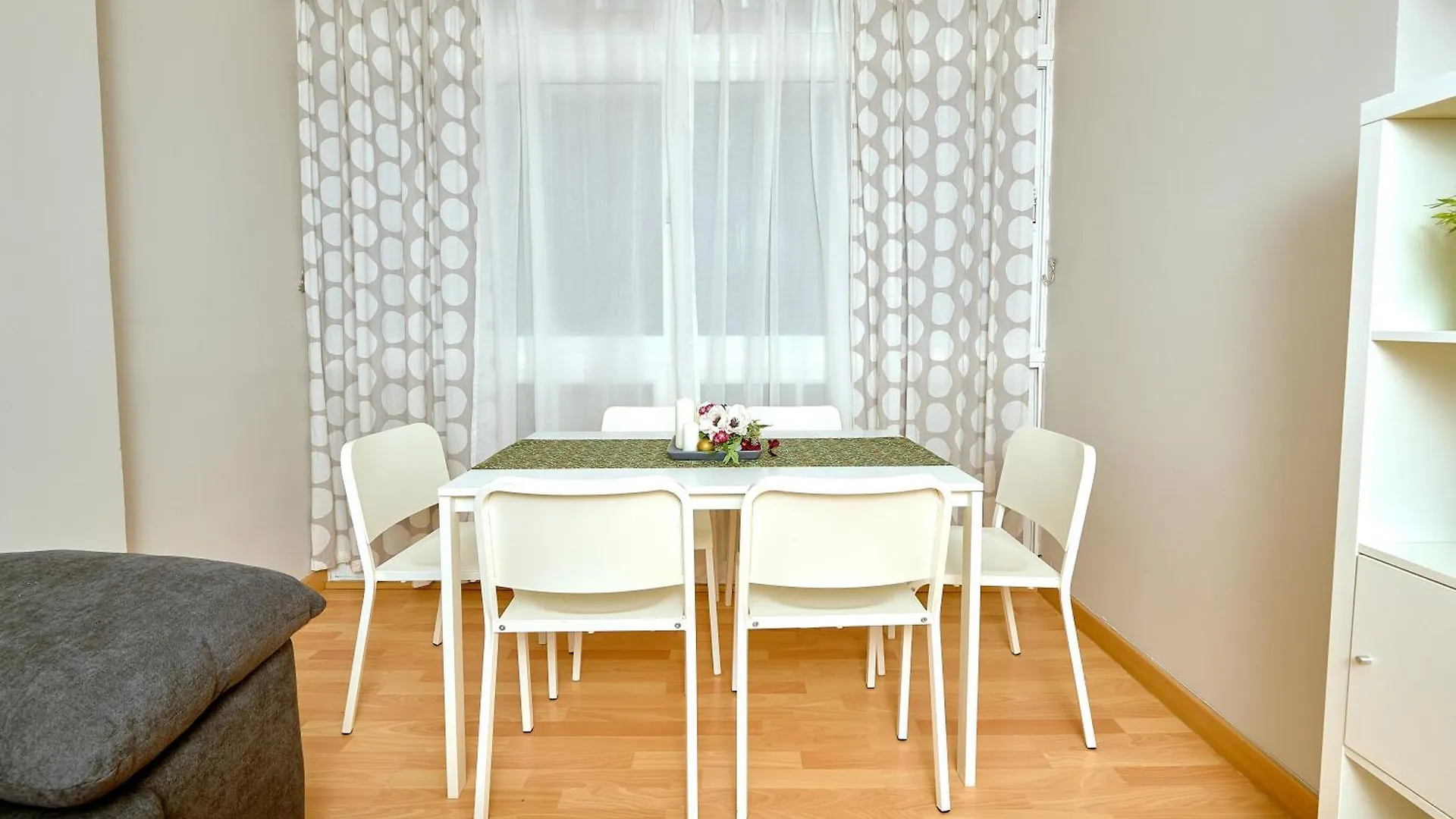 Holidays2Malaga Train Station Area Apartment