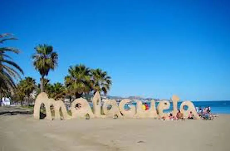 Holidays2Malaga Train Station Area Apartment