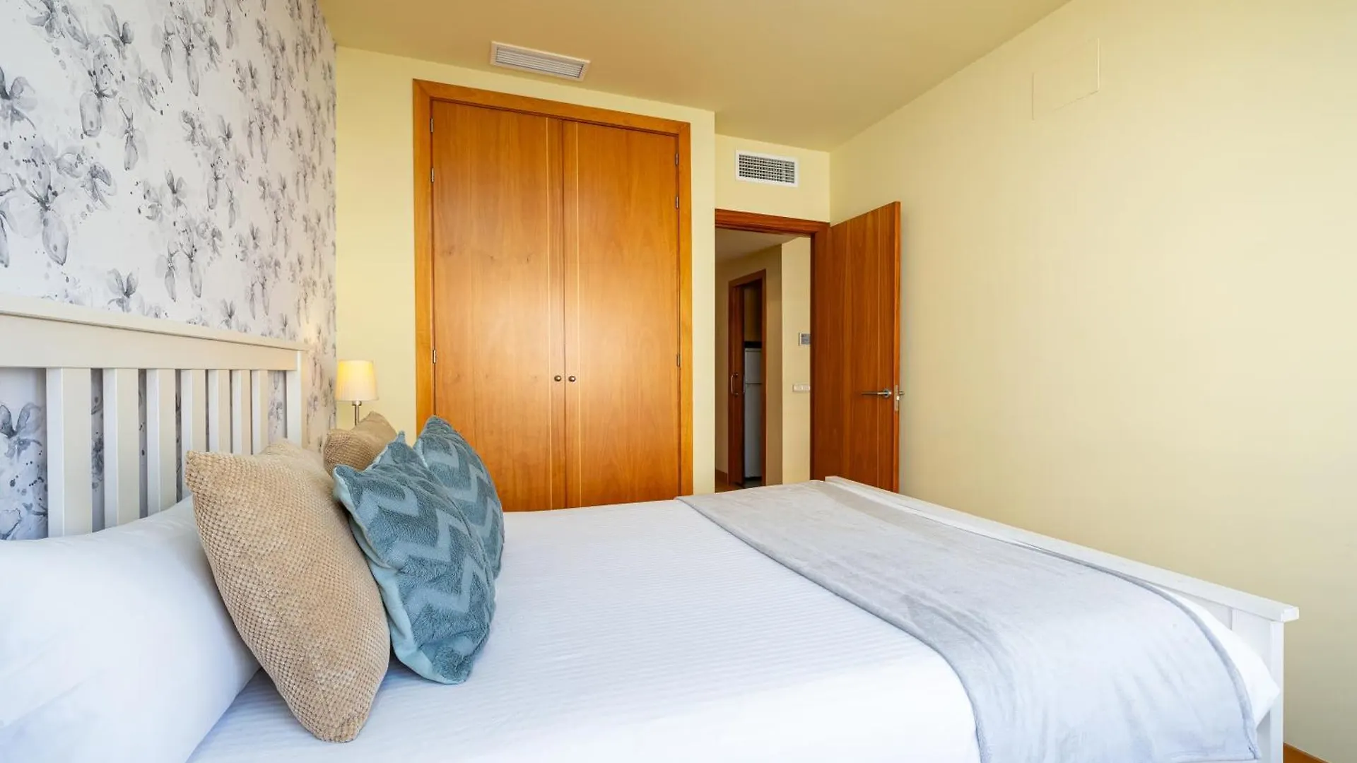 Holidays2Malaga Train Station Area Apartment